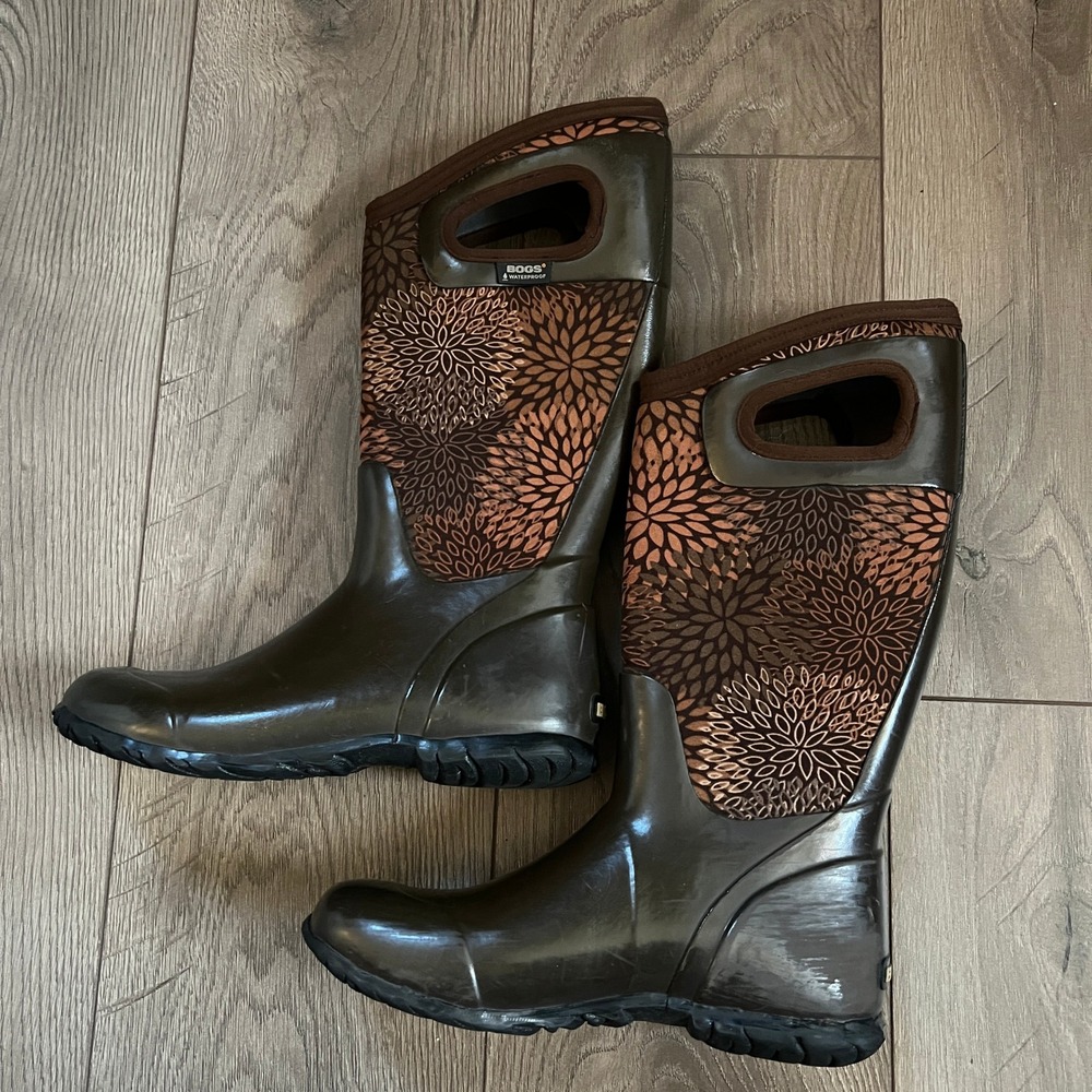 Bogs Women's North Hampton Floral Chocolate Rain Boots Womens US 6